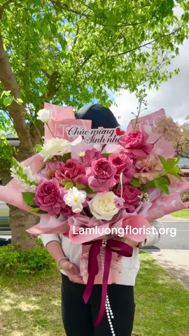 When my customer lets me creating whatever in pink 💐