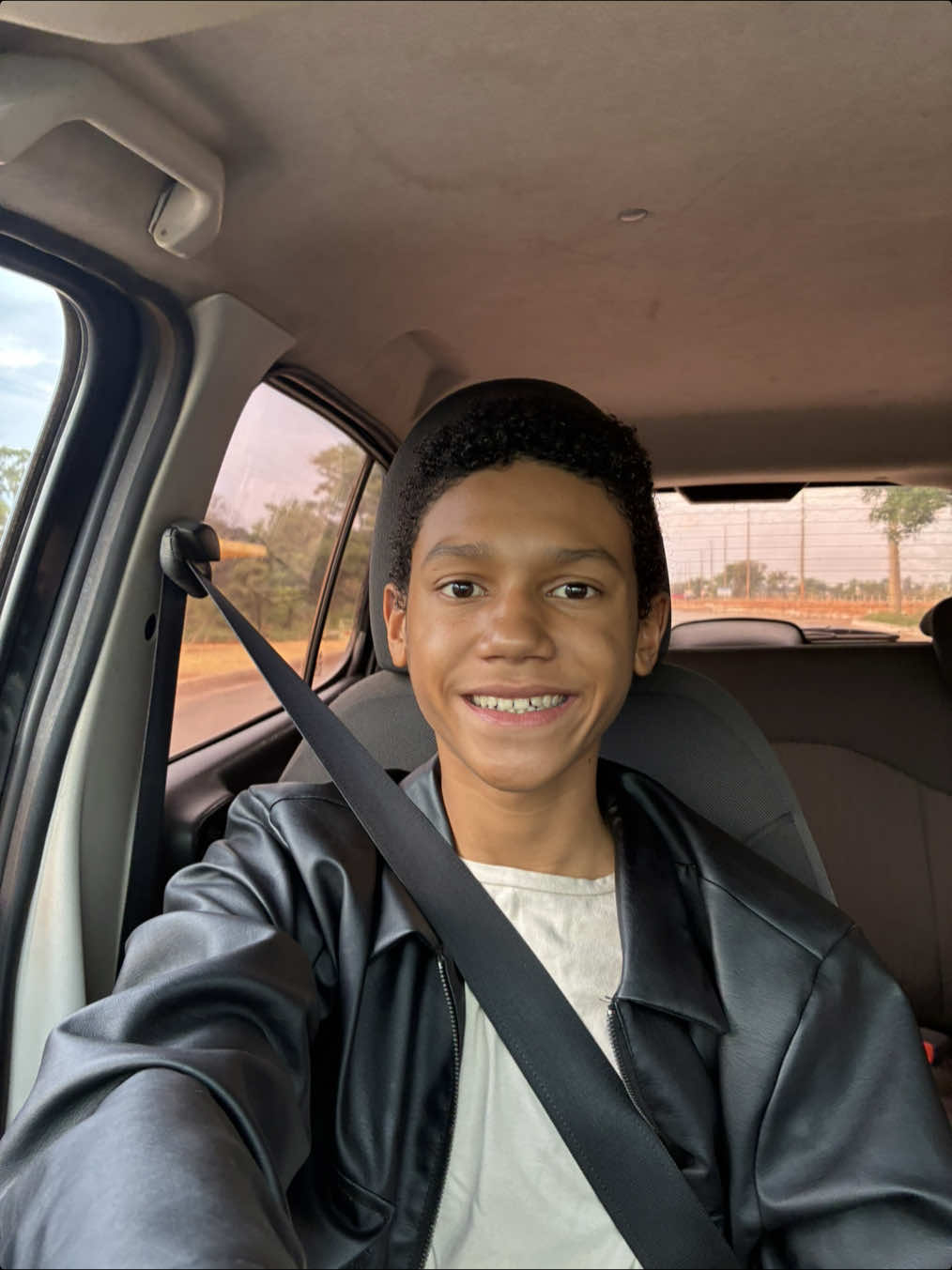 Povo de Brasília eu invoco vocês rsrs  me deem sugestão de restaurantes em Brasília que tenha um hambiente agradável e que a comida seja boa. Pode ser lugares classe média ou mais requintado.  #brasilia #dicas #restaurantes #comida #oquefazer