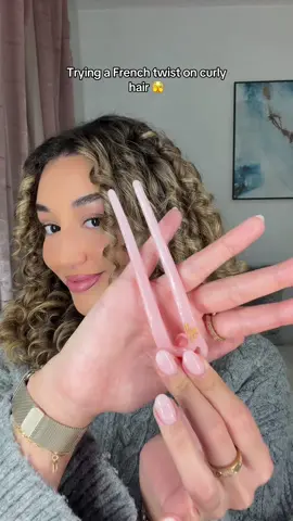 Love thissss, so cute! #hairhacks #hairstyles #frenchtwist #hairpin 