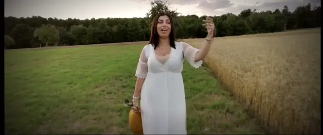 Îllona Avesta - Hol Hole 🫶🏻 #foryoupage❤️❤️ #illonaavesta #musica #stranekurdi #yezidi 