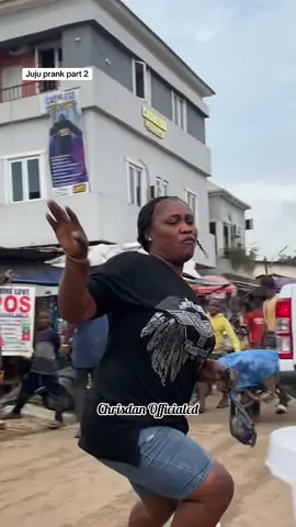 juju prank on this woman omo this lady de fake ooo 🤣🤣🤣#chrisdanofficialcdprank #prank #funnyprank #10millionviews @Portharcourtboyy @Ada Godlove💕😘 