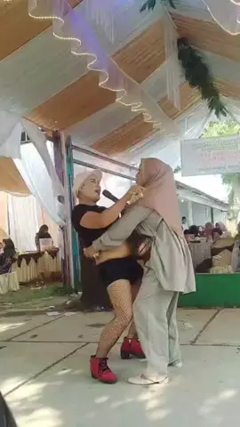 ya allah mak nok. ada ajah tingkah ya Sumpah demi apa ini. buat sakit perut. ketawa mulu. hahahhah. #fypppppppppppppppppppppp #pengikuttiktok🌹✅ #lucubanget #serunyabarengtiktok #semuahorang 