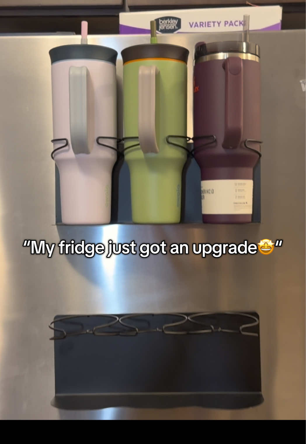 Didn’t expect to love this little thing so much 😅🧲 Now everyone knows where their cup goes — no more clutter, no more guessing 🙌 Simple, aesthetic, and actually useful. #kitchentok #tiktokmademebuyit #magnetichack #kitchenorganization #ugccreator     