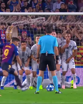 200 IQ Moments in Football 😱. #football  #Soccer  #trending  #viral  #foryou 