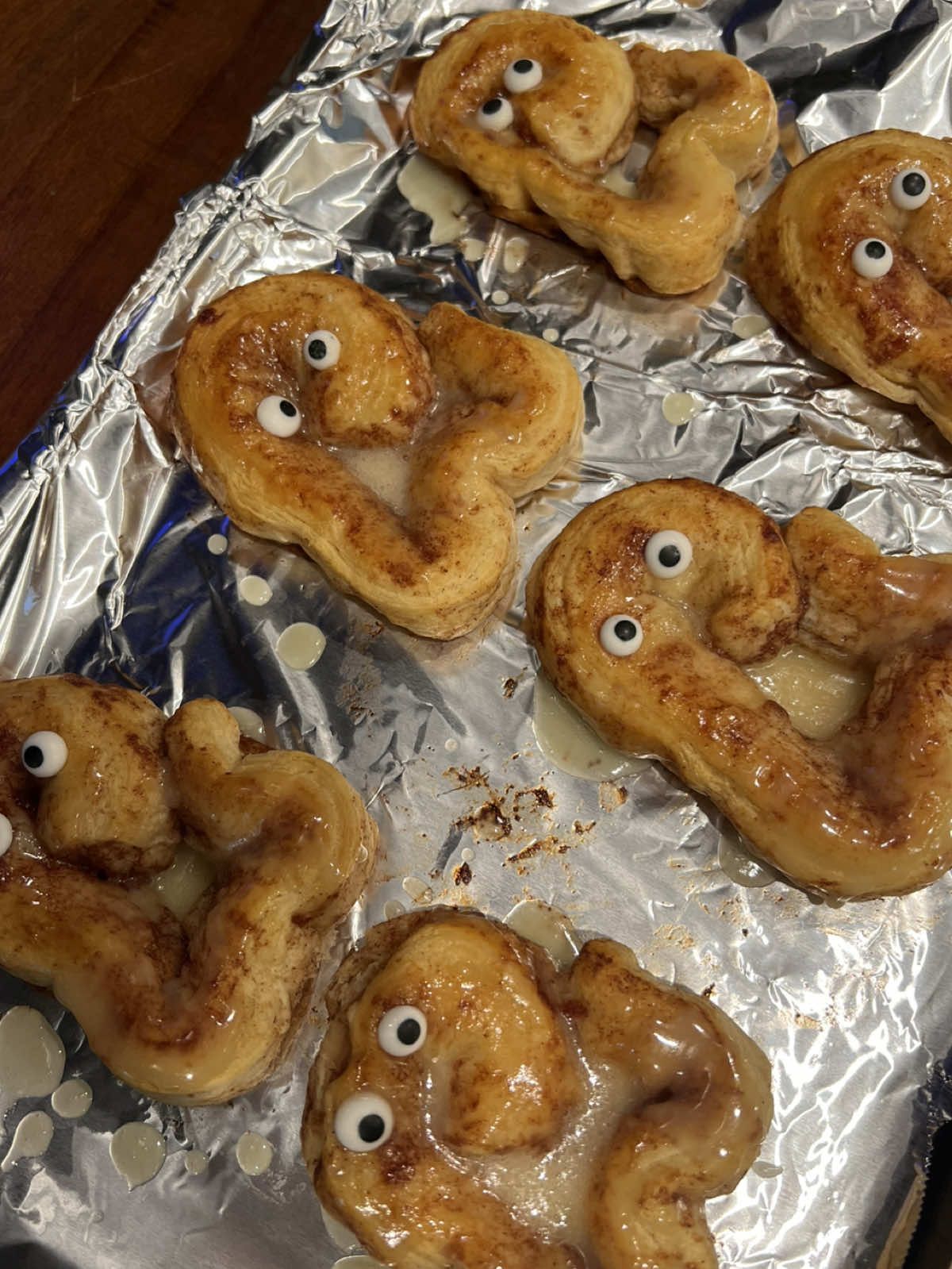 Fall sweet treat 👻 #fallbaking #sweettreat #ghost #cinnamonrolls #fyppppppppppppppppppppppp 