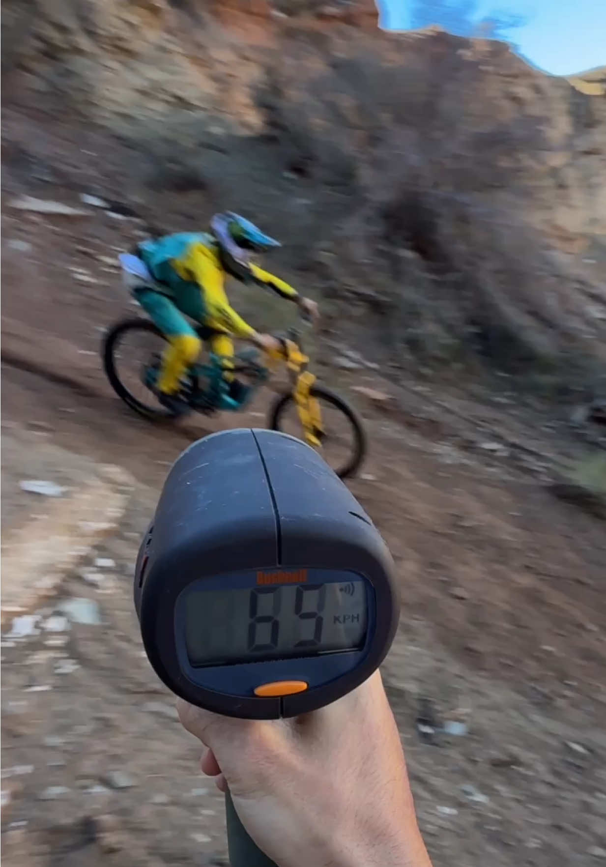 not a finger on those brakes 🚲💨 #AdolfSilva #RedBullRampage #mtb #freeridemtb Red Bull Rampage Men’s Competiton starts TOMORROW @ 10:30AM MT 📺 