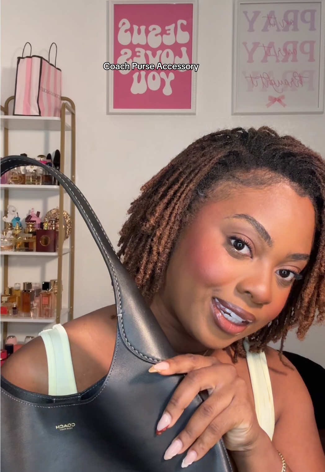 A baddie on a budget 🤏🏾 #coachpurse #coachbrooklyn #coachcharms #purseaccessories #coachbag 
