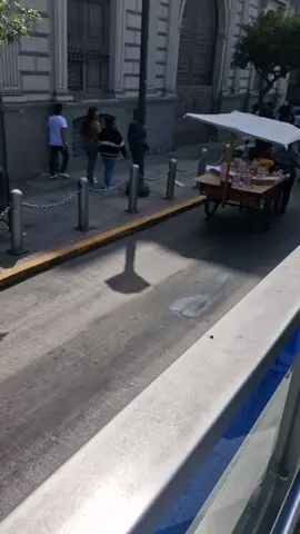 Ese es mi Peruano carajo va por donde quiere 😁 frio de frios jajaja 😎👍