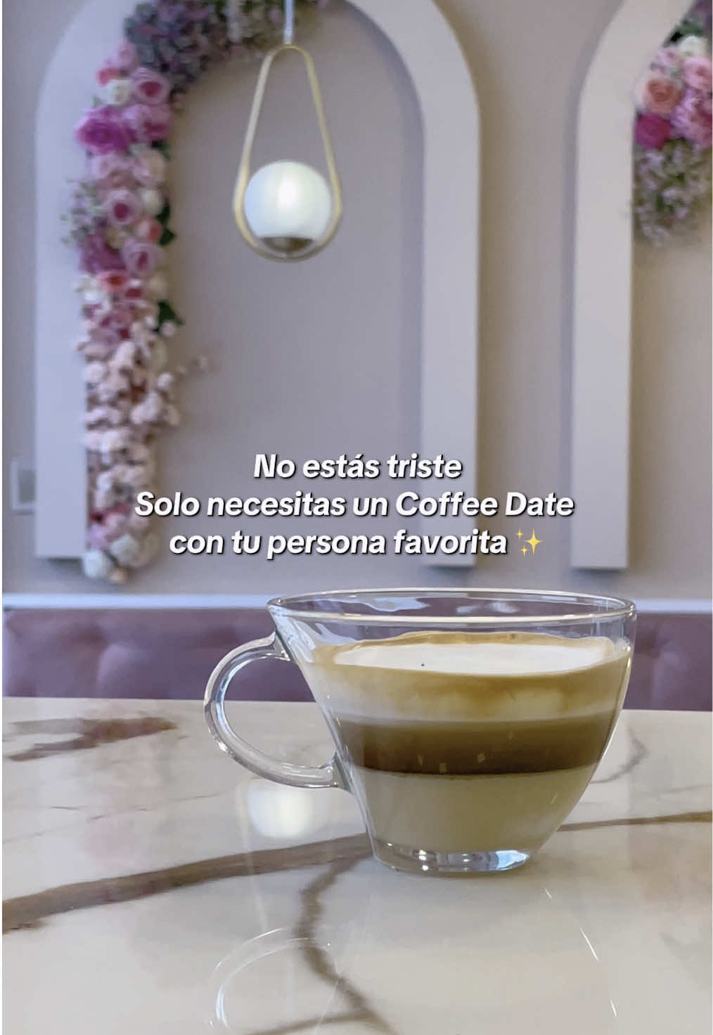 Trae a tu persona favorita ❤️, la mejor terapia es café/postrecito y hablar con quienes quieres ✨🥰 #coffedate #coffeeshop #amigas #familytime #fypシ゚ #postres #cafeteriasbonitas #creatorsearchinsights 