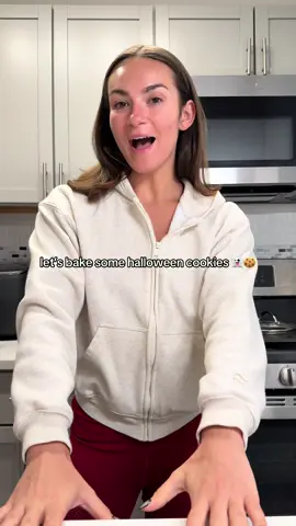 let’s bake some halloween cookies for the halloween party i’m going to later 👻🍪 #halloween #baking #cookies #halloweenbaking 