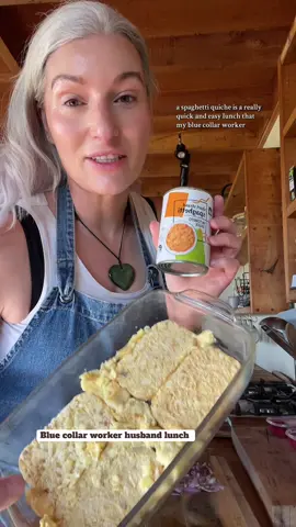 Here’s a quick, easy and frugal lunch idea using tinned spaghetti, frozen hashbrowns, onion, eggs and cheese. My blue collar worker husband loves this and eats it at room temperature while his job sites. #frugal #lunchrecipe #quiche #EasyRecipe #lunchbox 