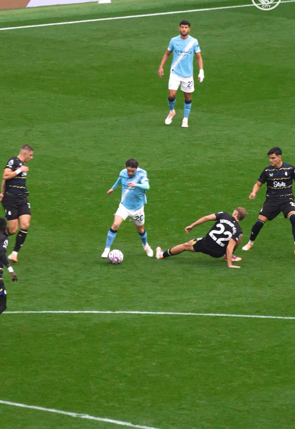 Smooth. #BernardoSilva #PhilFoden #ManCity #PremierLeague #Football 