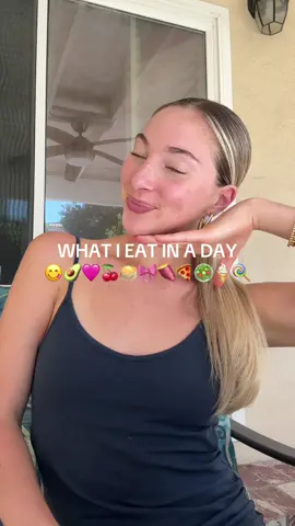 Everytime I open a meat stick my dog comes RUNNING😂😂  #whatieatinaday #wieiad #highproteinmeals #fyp #healthyeats 