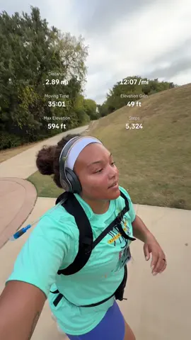 Your daily dose of a bigger body that LOVES to move. Small win - today was my best run pace yet🤏🏽🤎✨ . . #fitnessmotivation #gymmotivation #workoutmotivation #Fitness #thickfit  