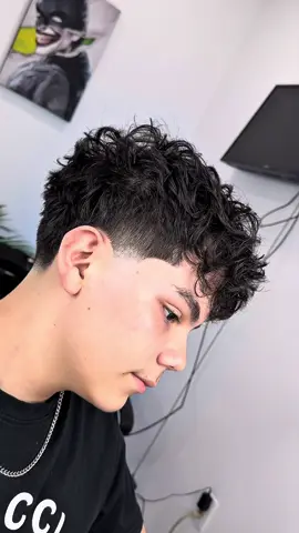 Las Vegas barber📍best barber in Las Vegas 💈🔥 this client wanted to get a a buzzcut  ❌ instead we did a texture fringe to cover his big forehead 😱 LINK OM BIOO TO MAKE AN APPOINTMENT 📅📲📲 #lasvegasbarber #vegasbarber #menshairstyle #texturedfringe #hairtransformation 