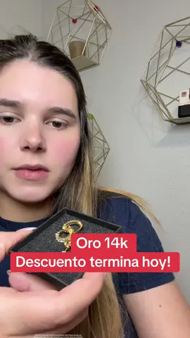 Brillo elegante para cada ocasión ✨ Los CAROVO 14K Gold-Plated Hoop Earrings son el toque perfecto de sofisticación. Con baño en oro de 14K y detalles en circonias cúbicas, combinan lujo, estilo y versatilidad en un diseño pequeño tipo huggie que realza cualquier look. 🌸 #oro #oro14k #descuento #oferta 