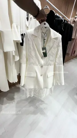 Des robes qui épousent vos formes et votre ambition #LookPro #GrandeTailleFemme #GrossisteMode