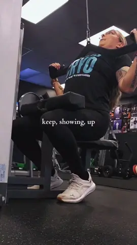 Just show up... #over40  #strongwomen #fitnessjourney #personaltrainer #gymmotivation 