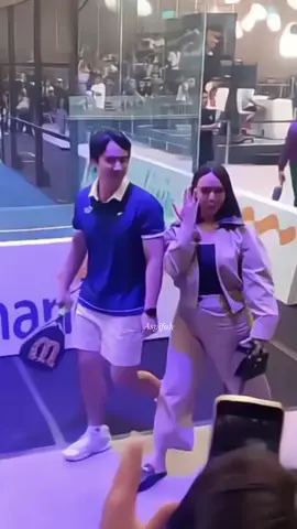 jalan sambil pamer cincinnya 🤏🤣#kennyaustin #amandamanopo #mandakenny #couplegoals 