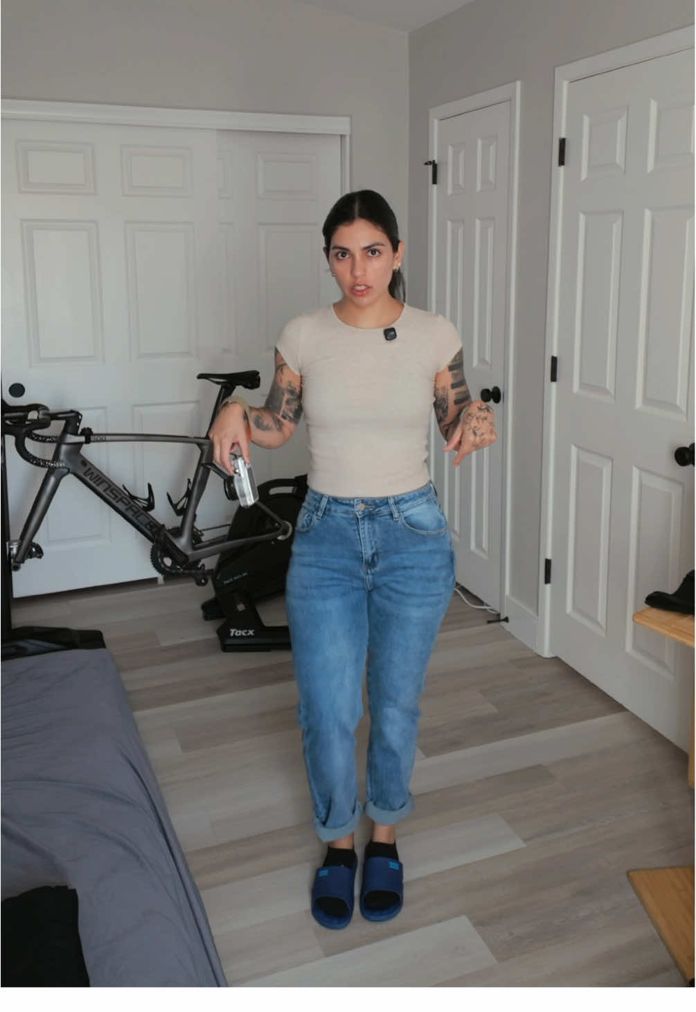 This will become a staple fall outfit for me I can tell #comfyjeans #katchmejeans #falloutfits #digicam #pgytech 