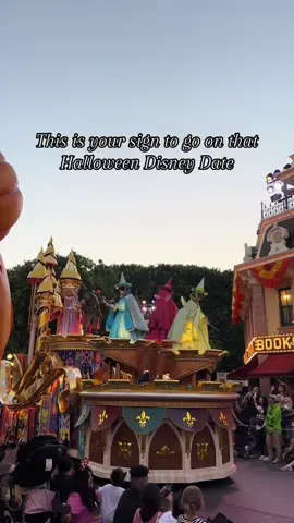 Halloween Disney date? #disney #disneyland #holiday #halloween #travel 