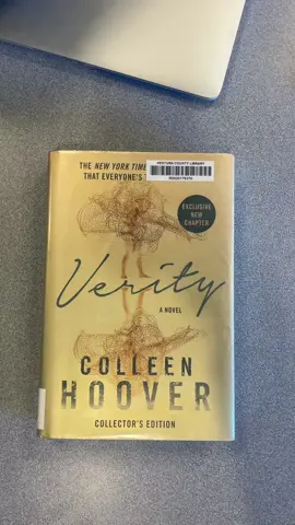 A little reminder some of the biggest names in books started as self published / indie authors. Don’t give up Stroytellers! #indieauthors #colleenhoover #friedamcfadden #lucyscore 