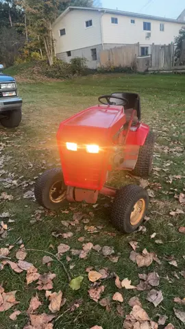 Rate my 8 Speed Tractor 🚜 Show Me Your Favorite Tractor!#fyp #viral #mud #oldtractor #tractor 