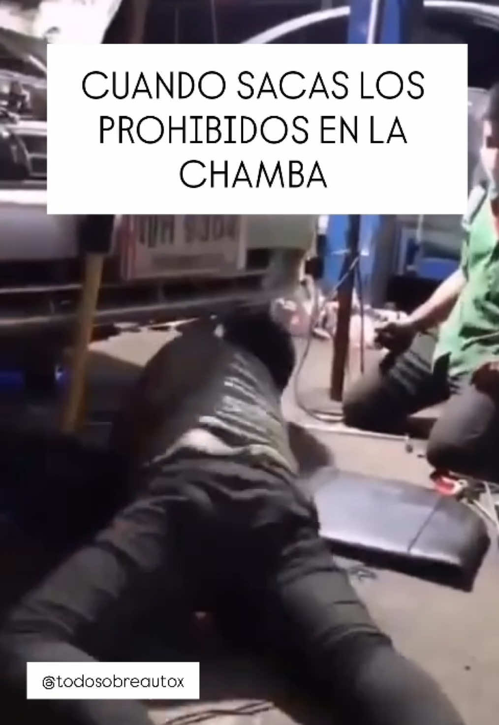 🔥 Cuando el taller se pone “caliente” pero tú no pierdes el ritmo 😎💃 Ese momento en que el trabajo se convierte en pista de baile sin querer 😂 #MecánicosEnAcción #ModoReggaetón #HumorDeTaller #Autos #TallerMecánico 