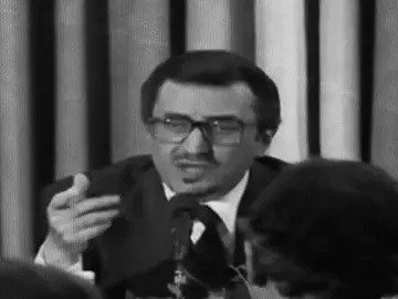 ‏وين انت ياداعي سلام؟ ‏وين انت يابايع دوا؟ ‏ردولي النومه ترا ‏بالعين جلاد السهر #محمد_عبده #abdu #خالد_الفيصل  #explore #4u 