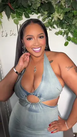 Beat face.... extra blush ☺️ please 💁🏽‍♀️ and natural hair for the win 😚  #prettywoman #beatface #makeupflawless #naturalhair #realhair 