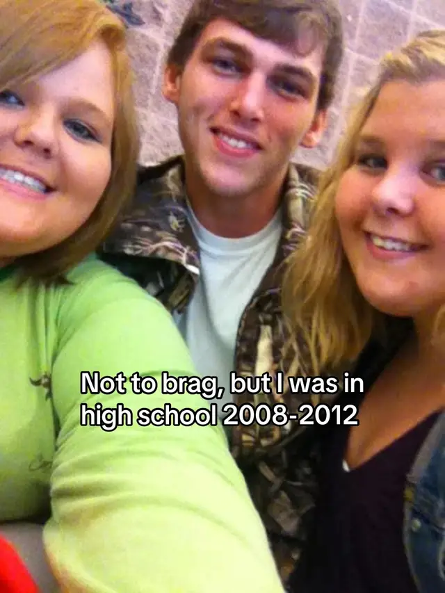 I got in trouble for posting that pic in 2012 because my boyfriend, later turned ex husband, said it was disrespectful to post a pic with a guy I had known since elementary school. There were always signs lololol 