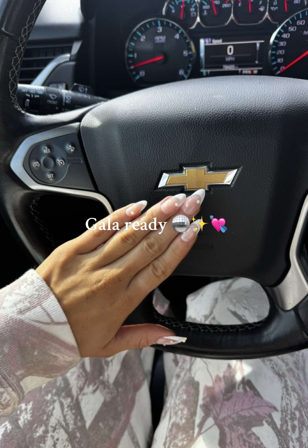 Final look was a major slay ✨🤞🏼💘 all inna days work @eos Products @Coco&Eve @Drip Coffee Co @Amazon Influencer Program @Patagonia @POPFLEX Active @alice + olivia @Brazilian Blowout 