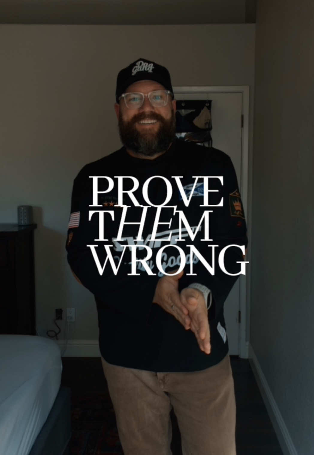 It’s been a minute since an xxl shirt gave me this much joy. When you’re 437+ lbs, not much fits, at least not the stuff you want to wear. Since then I’ve just 110 lbs and counting. Enjoying the little wins is that much easier and more frequent. Big shoutout to a small brand that I’m diggin’ as of late, @SWIFF These cats are onto something with their mix streetwear and workwear. I’ve always been a fan of the heritage style and I’m leaning more into it. This is a great transition brand to check out if you’re looking to do the same. Just need to cop a few more one day. - #menstyle #menfashion #heritage #OOTD #workwear 