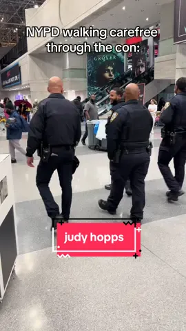 i don’t think these guys noticed me at all… #judyhopps #zootopia #zootopiacosplay #nycc #newyorkcomiccon 