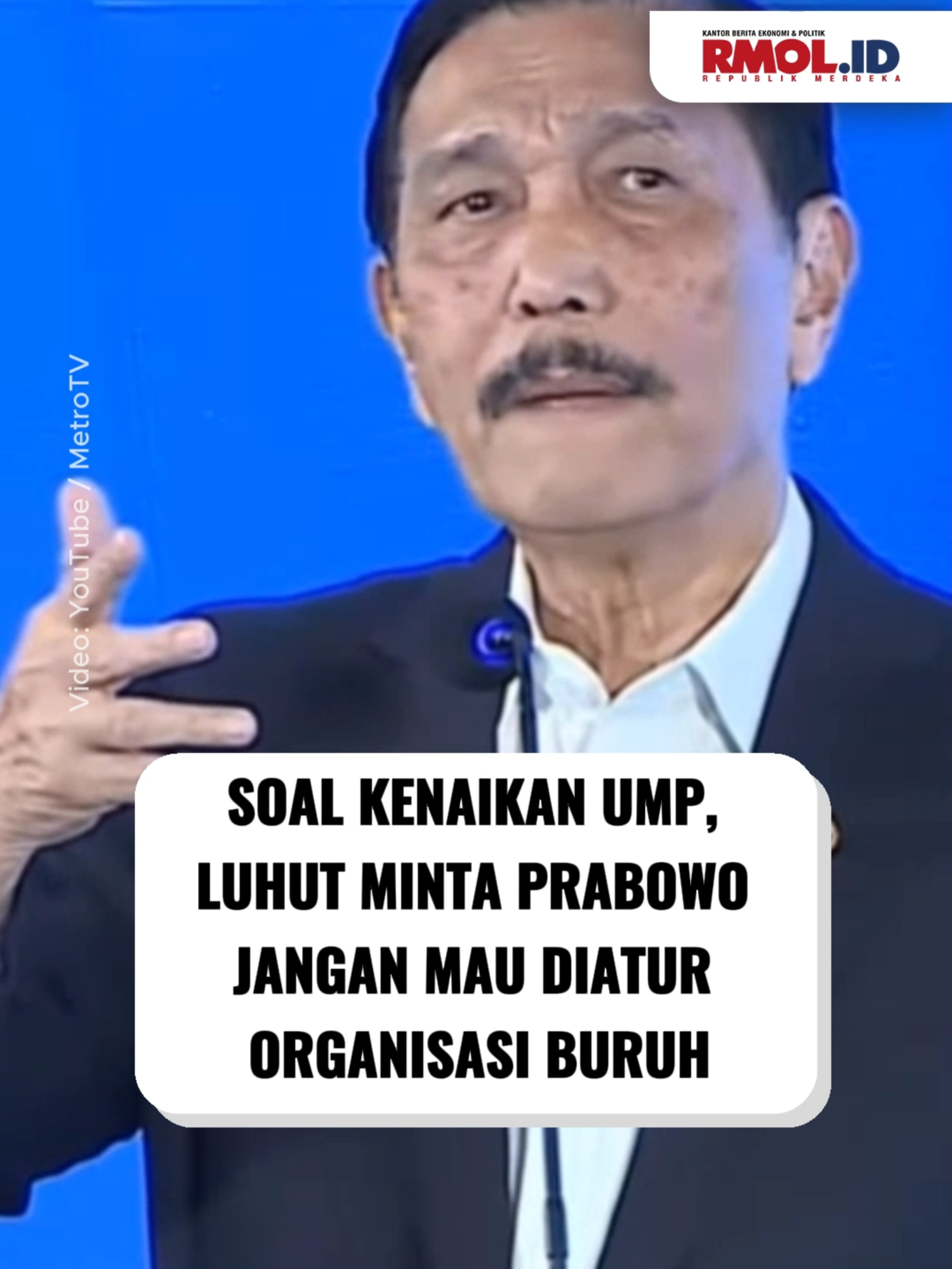 Ketua Dewan Ekonomi Nasional (DEN) Luhut Binsar Pandjaitan mengungkap telah menyerahkan rumus kenaikan upah minimum provinsi (UMP) 2026 kepada Presiden Prabowo Subianto. Luhut menegaskan, kebijakan upah tak boleh didikte oleh kelompok buruh tertentu. Pemerintah, kata dia, harus tetap berpegang pada data dan menjaga keseimbangan antara kesejahteraan pekerja dan kepentingan investasi. “Saya bilang ke Presiden, kenapa kita harus diatur organisasi buruh? Kita ini yang mikirin mereka. Kalau mereka hanya mikir dirinya tanpa pikir investor, ya susah,” kata Luhut dalam acara 1 Tahun Pemerintahan Prabowo-Gibran di Jakarta, Kamis, 16 Oktober 2025. Video Editor: Andre Rangga #rmol #republikmerdekaonline #upah #pekerja #UMP #presiden #indonesia #prabowo #luhutbinsarpandjaitan #buruh #organisasi #investor #pemerintah