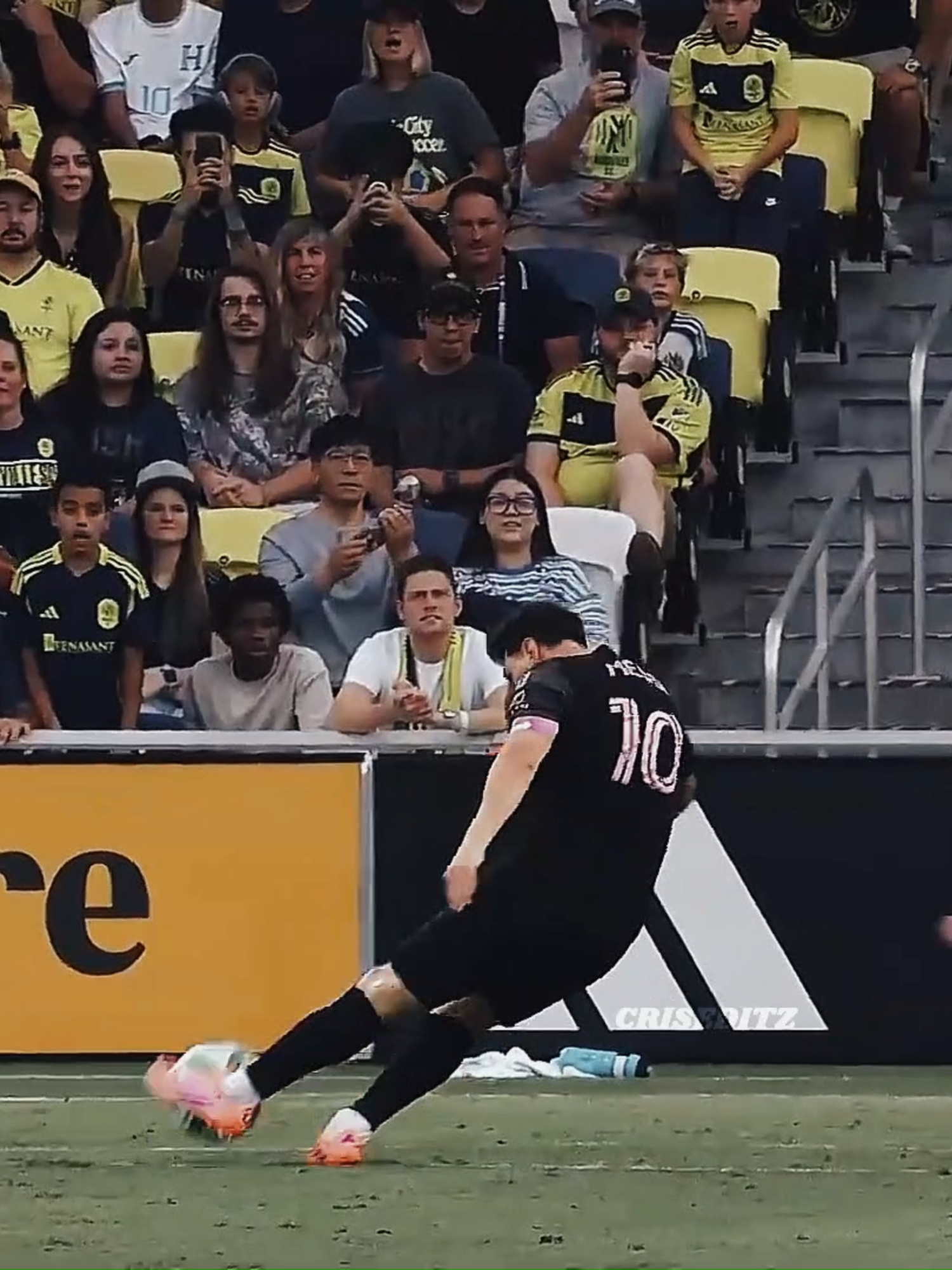 Messi GOLAZO vs Nashville🔥🐐#viralll #paratiii #fouryou #fouryoupage #futbol #footballl #Soccer #messi #lionelmessi #intermiami