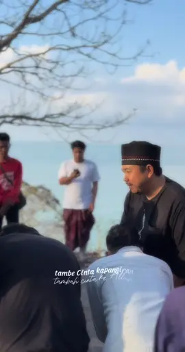Pagi ini, Beliau KHR Muhammad Kholil As’ad Mensurvei Lokasi Acara Maulid & Anniversary ke 7 DNS di Pantai Jumiang •  #touring #ngaji #sholawatan #anniversarydnske7 
