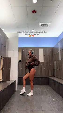 I couldn’t hear her at first but she just made my day I wanna cry 🥹❤️ #gym #womensupportingwomen #Fitness #womeninthegym #gymgirls 