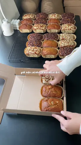 Awalnya cuma iseng. Gak yakin, takut gagal, takut gak ada yang beli. Tapi ternyata… langkah kecil itu yang ngubah semuanya. Jadi, jangan tunggu siap, mulai aja dulu. Kadang keajaiban datang setelah kita berani mencoba 🫶🏻  #ceritabakeandpeel #BananaBreadHalal #miniloaf #feelthemoist 