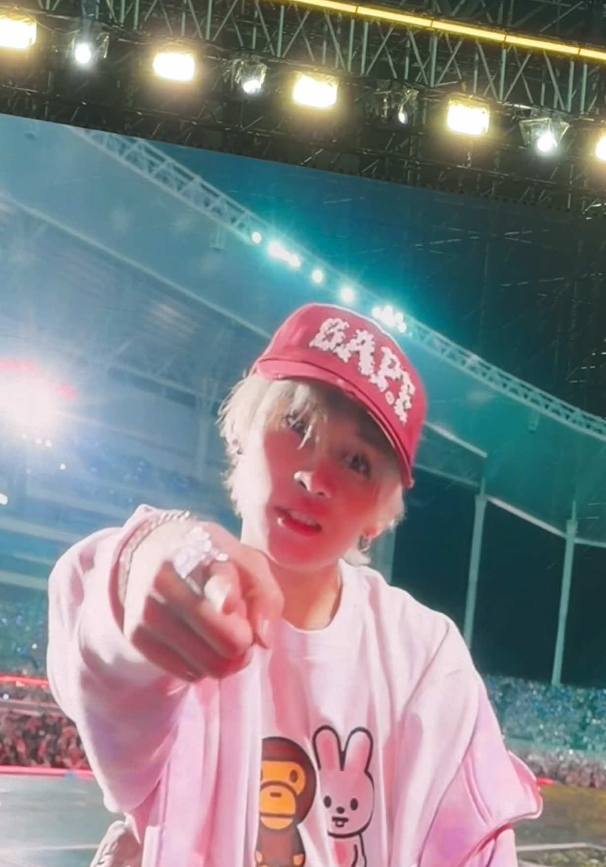cute pt 2! the rest of the members bye cam  #straykids #skzconcert #dominatecelebrate #leeknow #yangjeongin 