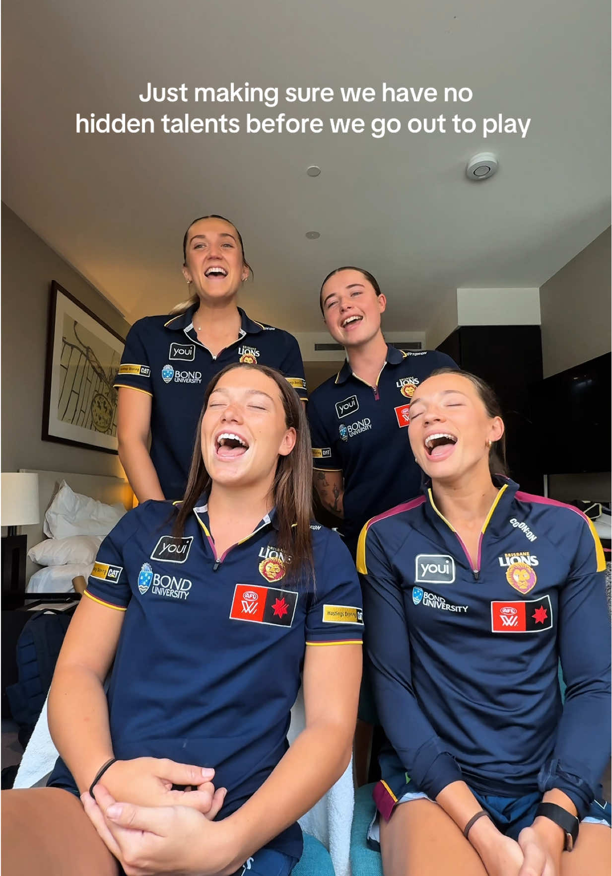 BOUT TO GO PLAY BLOW THIS UP BY THE TIME WE GET BACK 🎤🎸👯‍♀️ Just making sure we have no hidden talents before we run out to play today 🎤  Honestly I think we nailed the group part, solos need some work #samsmithchallenge #aflw #multitalentedathletes @boltzpoppy @shanaedavison @taysmith__ 