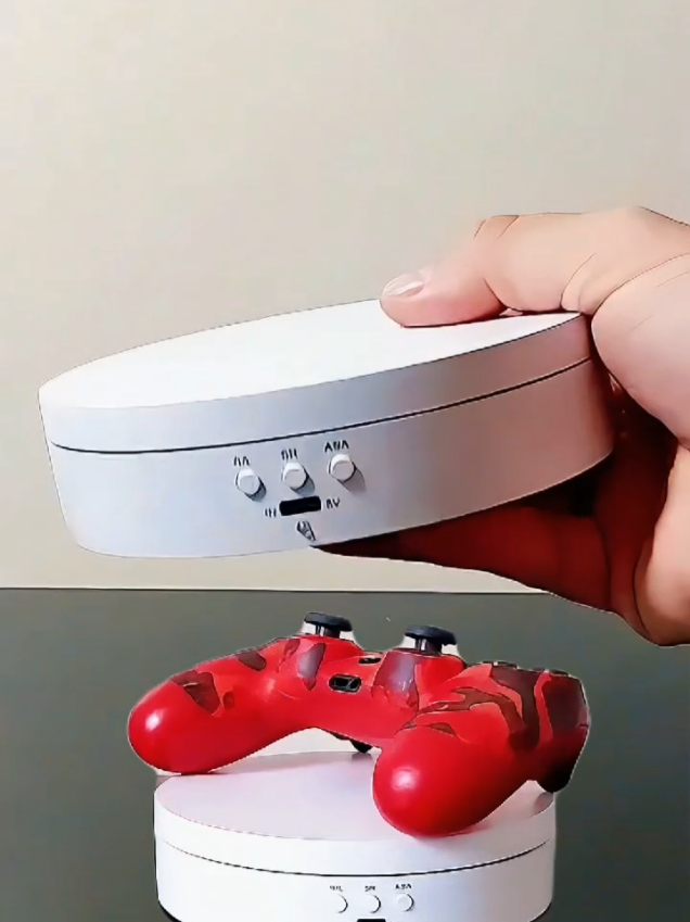 Suporte expositor giratório elétrico 360° ⚙️ – ideal para vitrines, produtos, fotos e lives. Gira automaticamente, destaca o produto e deixa qualquer vitrine com visual profissional. Compatível com itens leves e médios. Plug & play, prático e silencioso!Suporte expositor giratório elétrico 360° ⚙️ #expositorgiratorioeletrico #tiktokshop #expositor #fyp #liveshoppingtiktok 