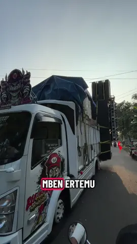 Wingi seng gembredek panggah @LINGGARJATI OFFICIAL ae . Wi lo seng bener. LINGGAR JAYA 😙👌 #fyp #suratnyawiji #linggarjati #karnaval2025 #kediri24jam 