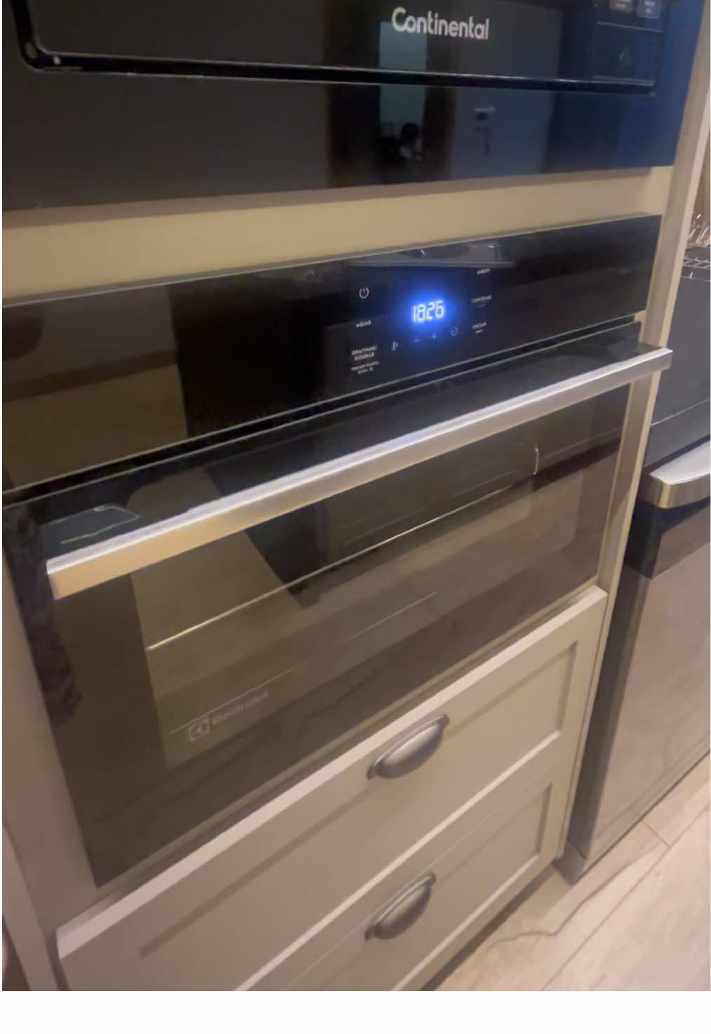 Testando meu forno de embutir elétrico da Electrolux 50 Litros com Air Fryer, modelo OE5EA. #receitafacil #fornodeembutir #cozinhaplanejada #electrolux 