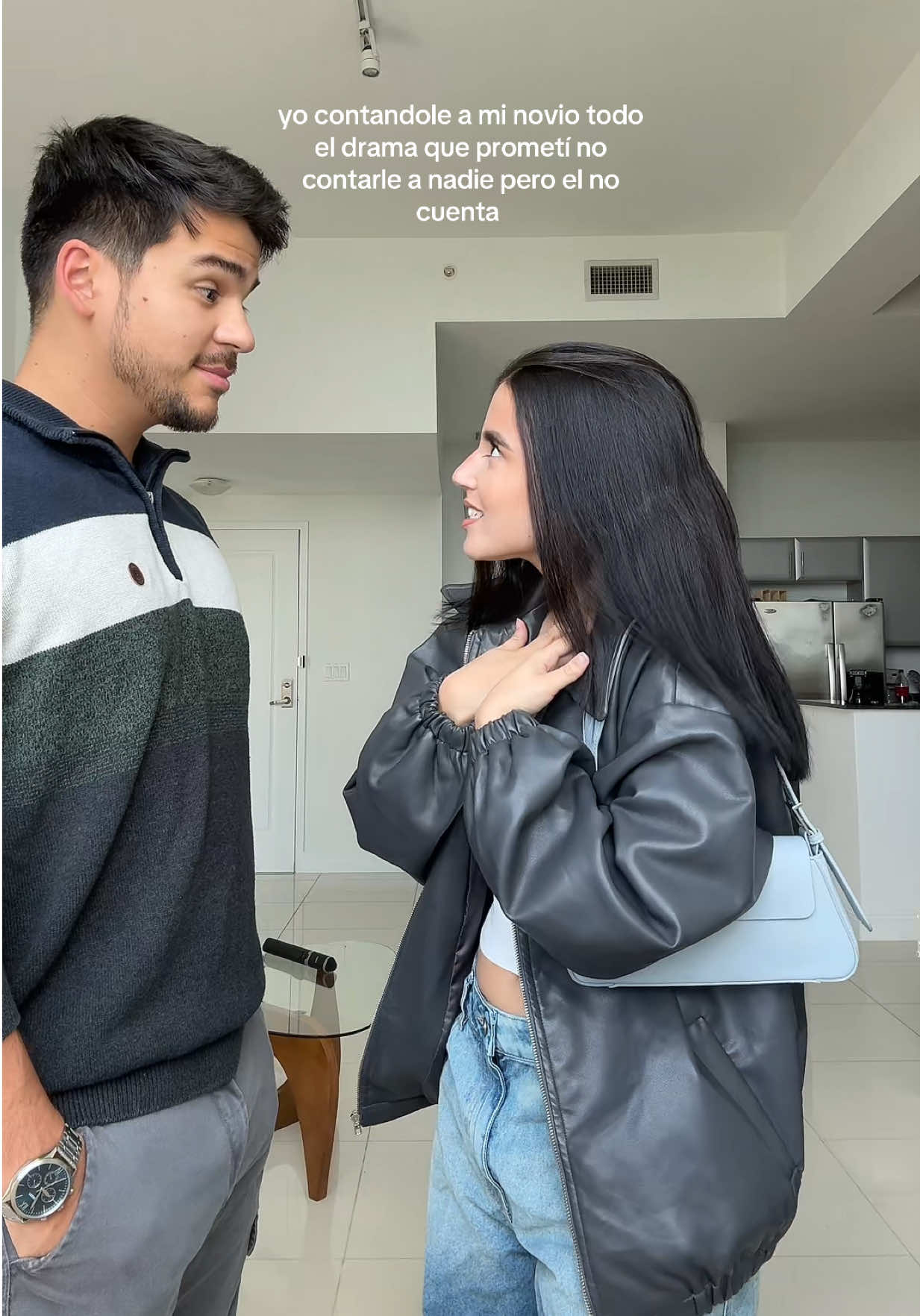 el escucha pero no juzga (sometimes) #parejas #novio #amigas 
