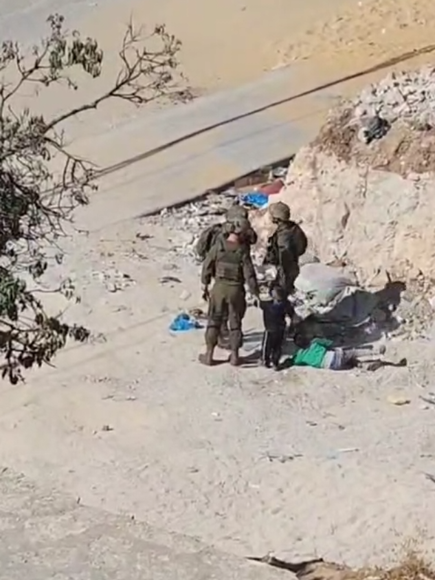 Adegan yang m3nyakitkan | Askar pendudukan m3nyerang dan men4ngkap k4nak-k4nak kecil di bandar Hebron, selatan Tebing Barat, sebagai sebahagian daripada dasar pendudukan berterusan untuk m3ngani4y4 rakyat P4l3stin di Tebing Barat. #freepalestine #gaza #malaysia #iloveisrael #visit 