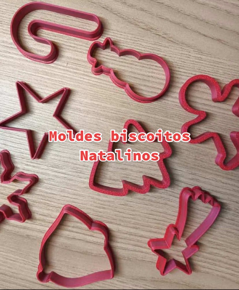 Amiga, eu juro… esse kit de cortadores de biscoito de Natal é tudo 😍🎄 São 8 moldes diferentes, reforçados e super fáceis de usar! Fiz aqui em casa e ficou tão fofo que nem quis comer 😂🍪 Sério, é o toque mágico que tava faltando nas receitas de fim de ano ✨ #biscoitosdenatal #cortadoresdenatal #natalna  #receitadenatal #decoracaonatalina               
