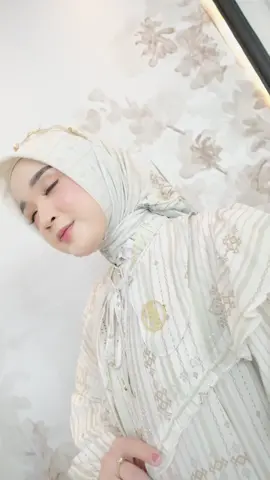 Bungkus aku donk  Jangan sampai ketingal sarimbit inayalesy  #scarves #sarimbit #sarimbitkeluarga #sarimbit2025 #sarimbitinayalesy @Nursyaidahqodriyya  @Muhammad Pasha  