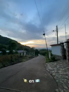 Repito , los amaneceres 🌅 y los atardeceres 🌅 de mi casa son lo mejor ahi sale ahi se esconde los dos , las dos cosas en un lugar neutro 😍🇬🇹#biral #fly #guatemala🇬🇹viral🇬🇹🥰😍❤️502🥶 #usa🇺🇸 