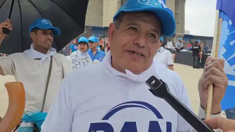 🔴 “Viva la Suavicrema”: confusión y burlas en el relanzamiento del PAN 🎭🥖 Durante el evento de @Acción Nacional, varios asistentes fueron captados sin saber a qué habían ido, mientras coreaban frases improvisadas como “¡Viva la Suavicrema!”.